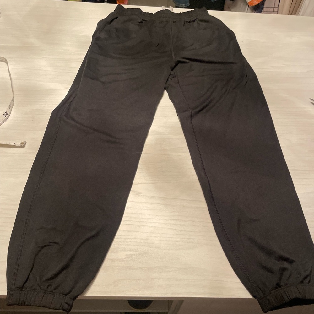 Vuori’s Women’s Black Dreamy Jogger